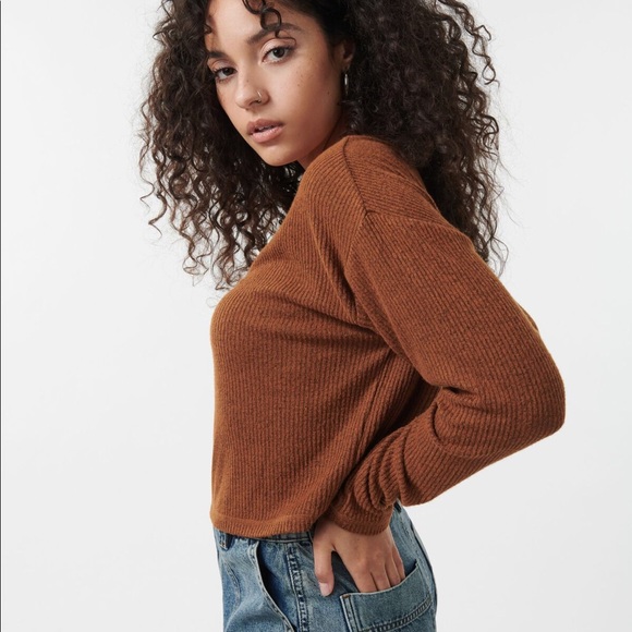 Garage Adriana V-Neck Tee - Picture 2 of 7